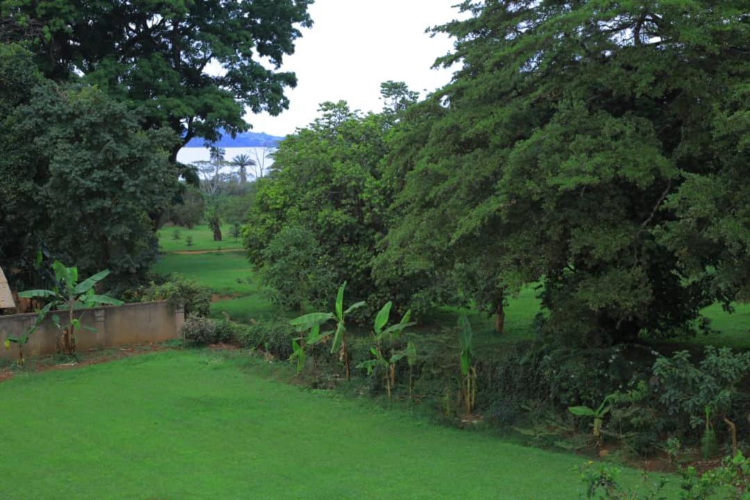 Egg Botanical View Motel Entebbe Exterior photo